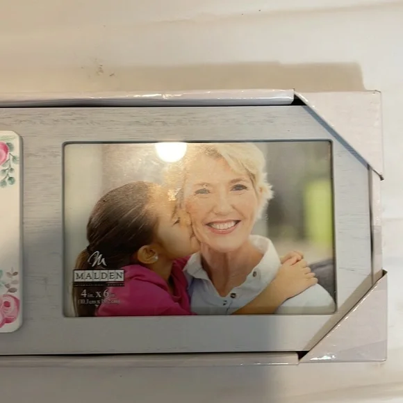 Malden “worlds greatest nana” tile and 4x6 picture frame - Picture 4 of 6